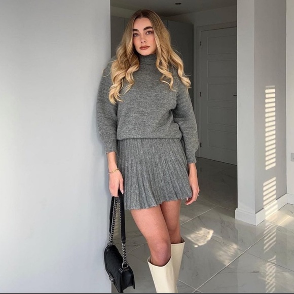 Zara PLEATED KNIT MINI SKIRT - Picture 1 of 16